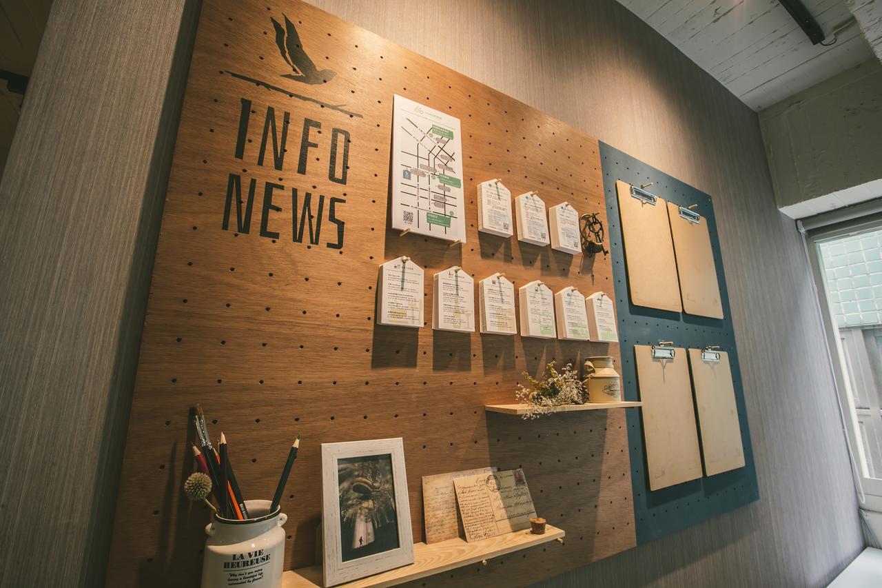 Stray Birds Taichung Hostel Екстериор снимка