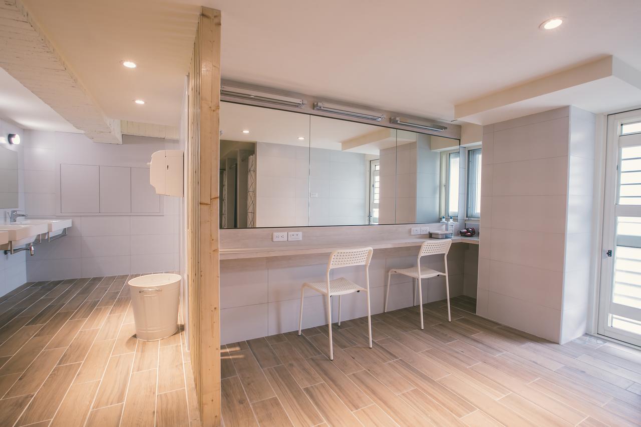 Stray Birds Taichung Hostel Екстериор снимка