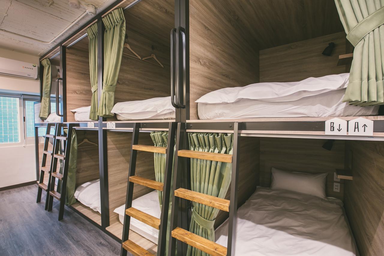 Stray Birds Taichung Hostel Екстериор снимка