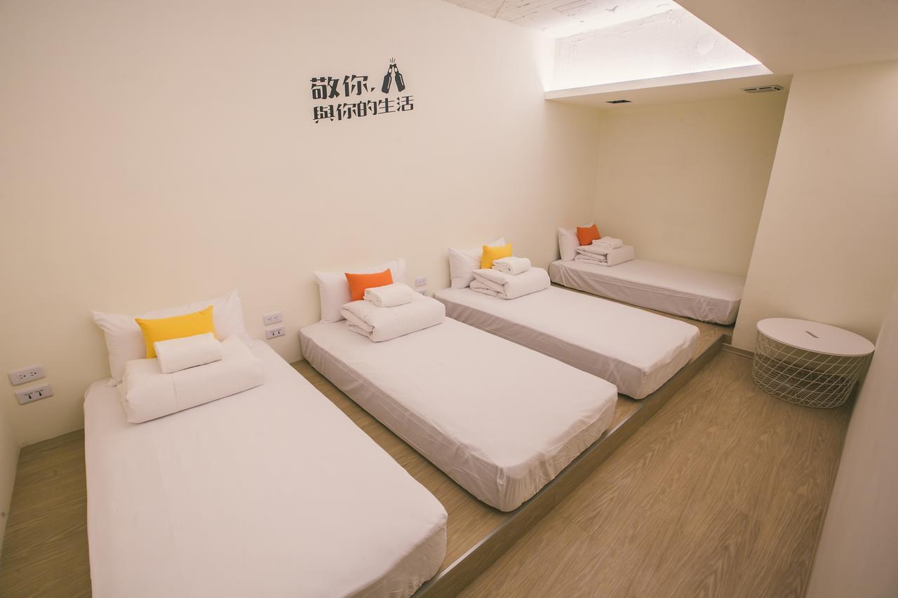 Stray Birds Taichung Hostel Екстериор снимка