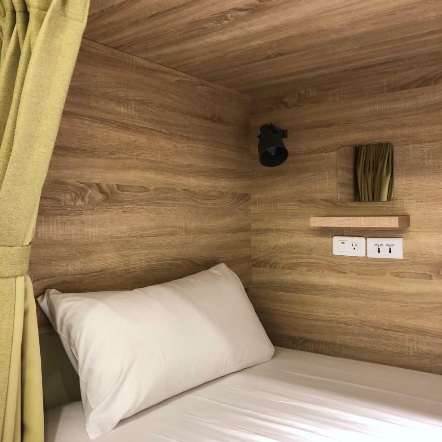 Stray Birds Taichung Hostel Екстериор снимка